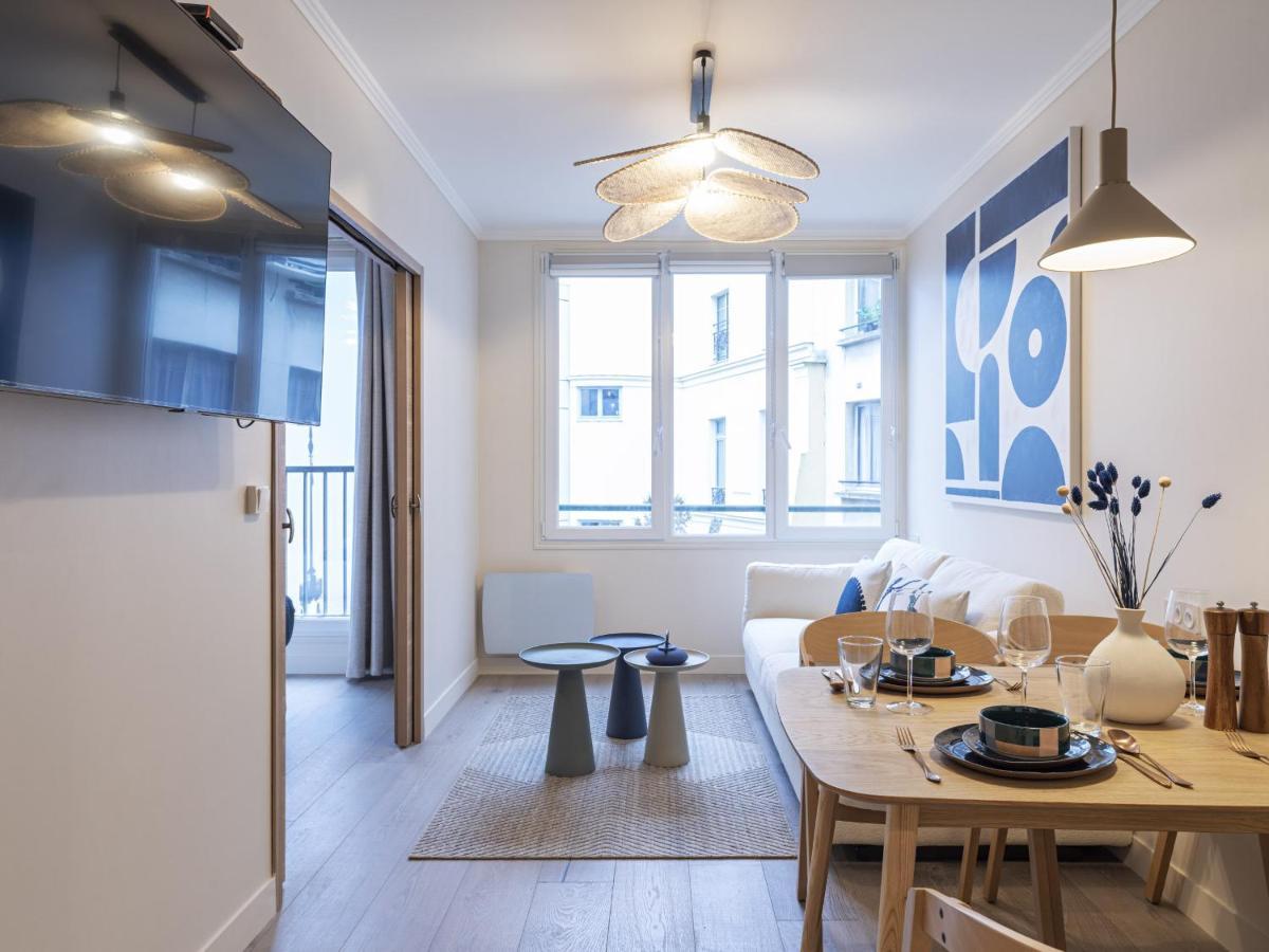 The Blue Suite On Champs Elysees Avenue Париж Екстериор снимка