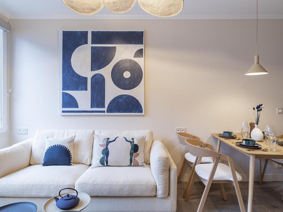 The Blue Suite On Champs Elysees Avenue Париж Екстериор снимка