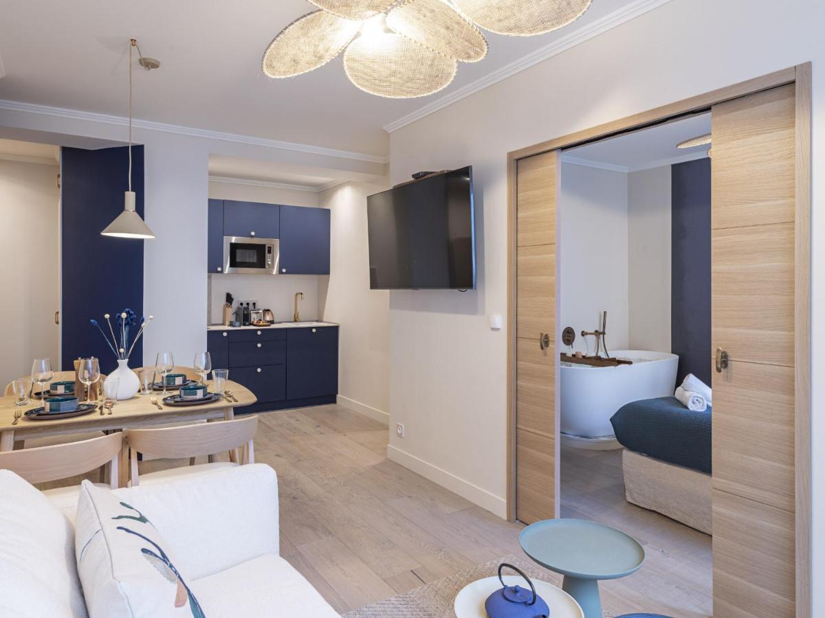 The Blue Suite On Champs Elysees Avenue Париж Екстериор снимка