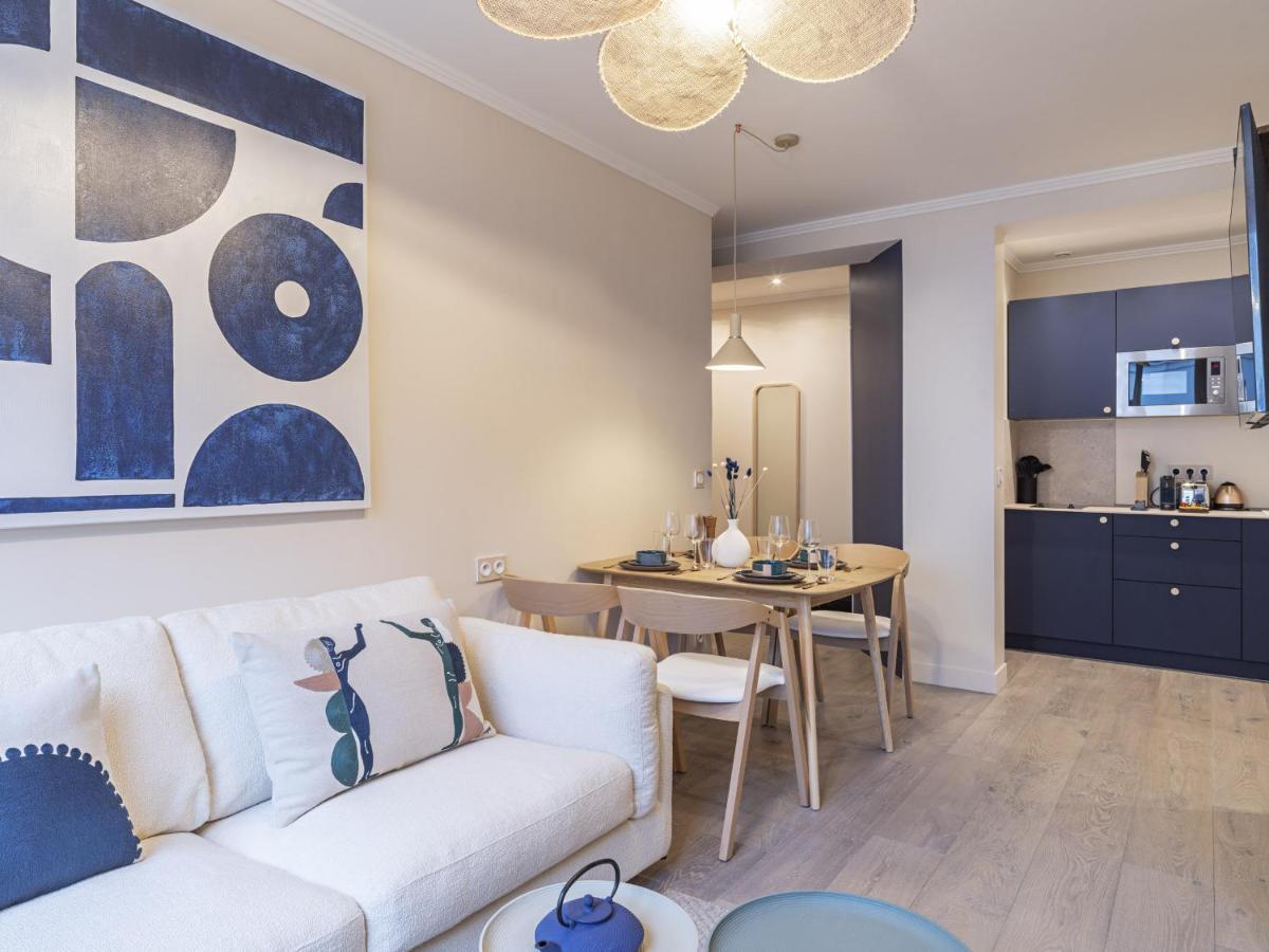 The Blue Suite On Champs Elysees Avenue Париж Екстериор снимка