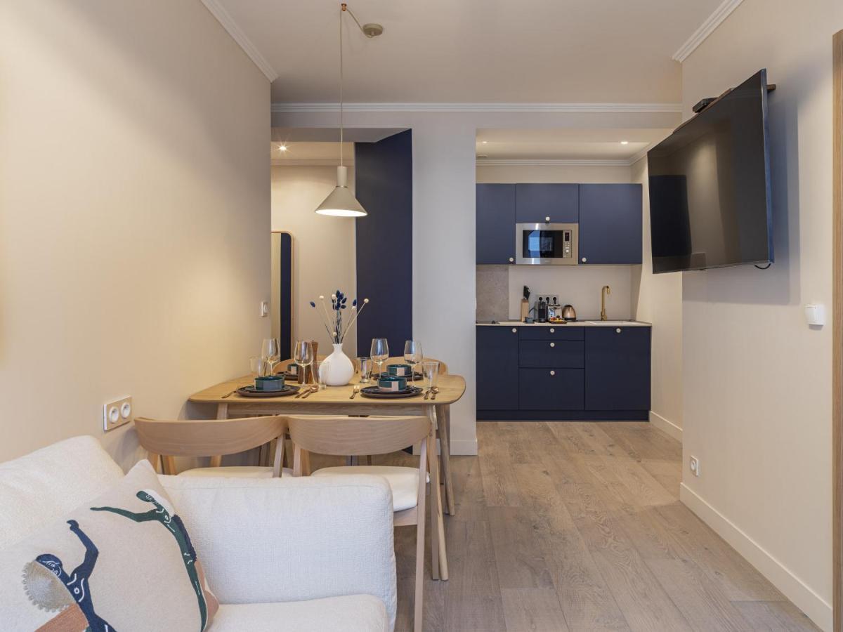 The Blue Suite On Champs Elysees Avenue Париж Екстериор снимка