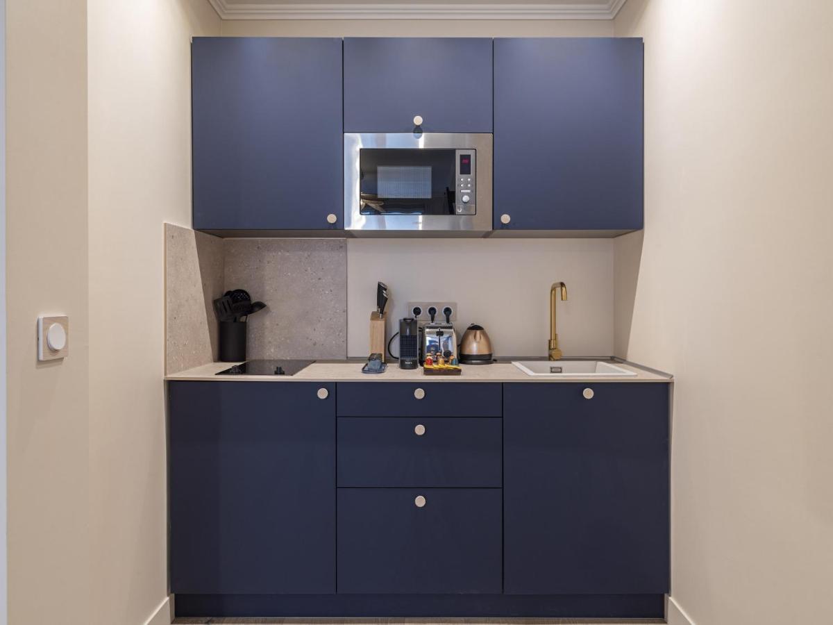 The Blue Suite On Champs Elysees Avenue Париж Екстериор снимка