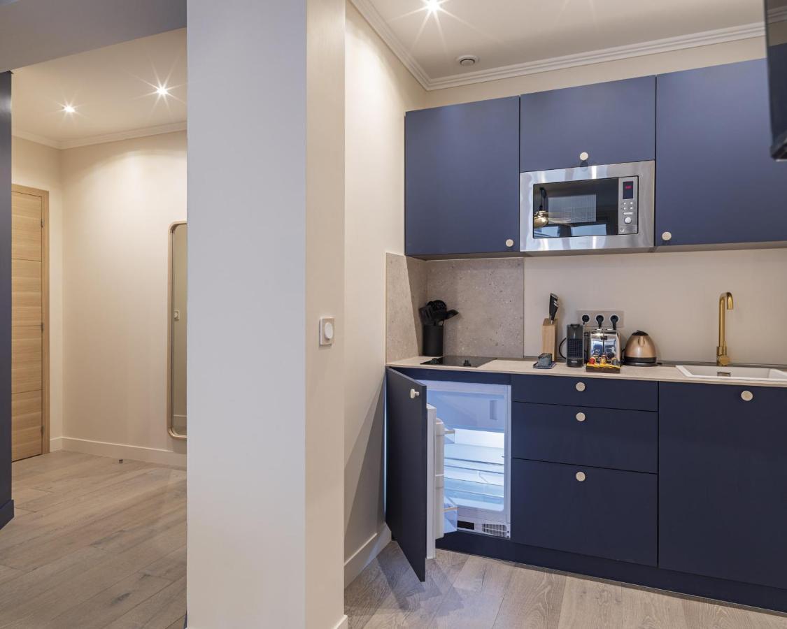 The Blue Suite On Champs Elysees Avenue Париж Екстериор снимка