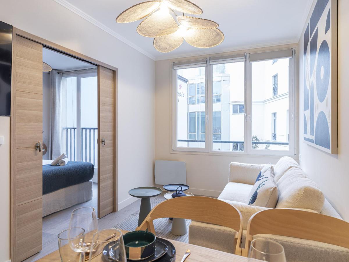 The Blue Suite On Champs Elysees Avenue Париж Екстериор снимка
