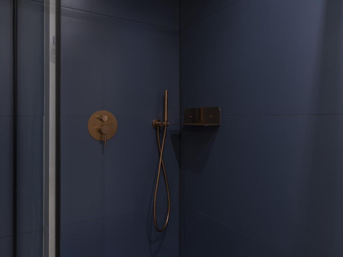The Blue Suite On Champs Elysees Avenue Париж Екстериор снимка