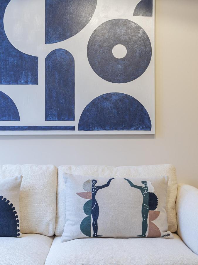 The Blue Suite On Champs Elysees Avenue Париж Екстериор снимка